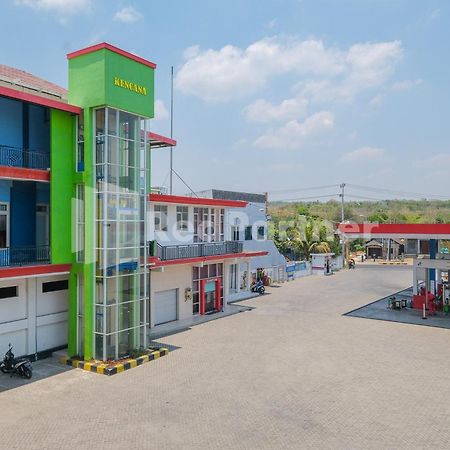 Grand Kencana Guesthouse Syariah Near Wisata Bahari Lamongan Paciran Exterior photo